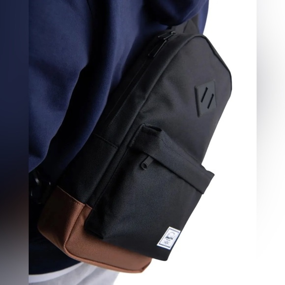 NWOT Hershel Heritage Shoulder Bag | Maroon - Picture 6 of 9